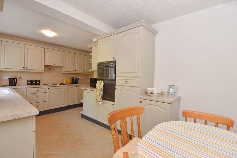 Kitchen/Breakfast Room- click for photo gallery